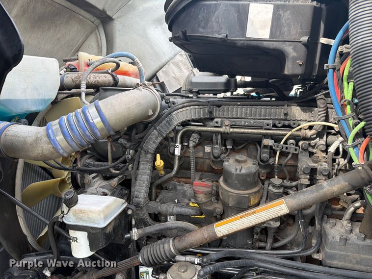 image for item YA3949 2020 Kenworth T680 semi truck