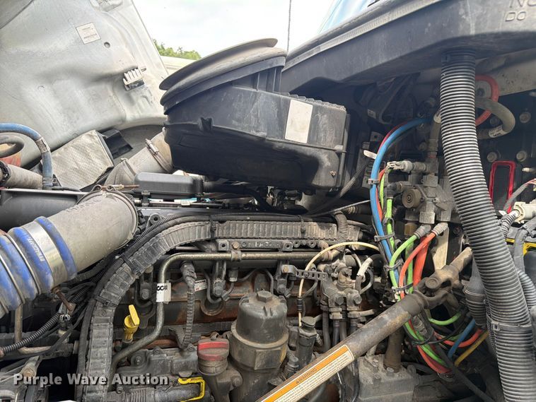 image for item YA3949 2020 Kenworth T680 semi truck