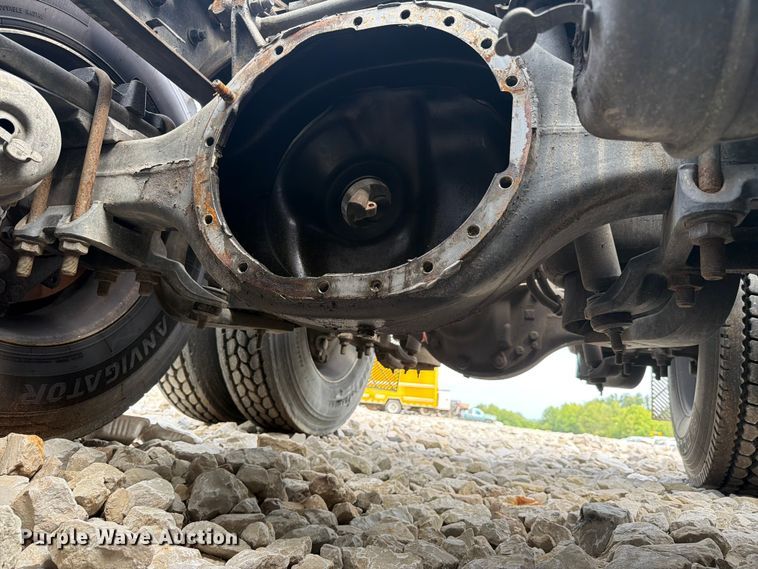 image for item YA3949 2020 Kenworth T680 semi truck