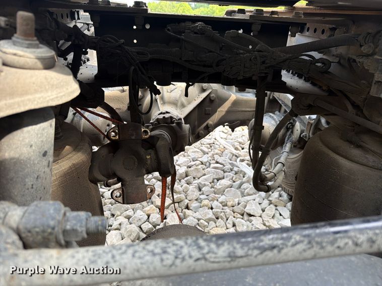 image for item YA3949 2020 Kenworth T680 semi truck