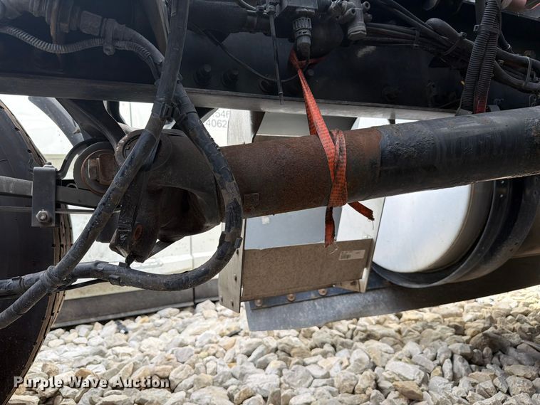 image for item YA3949 2020 Kenworth T680 semi truck