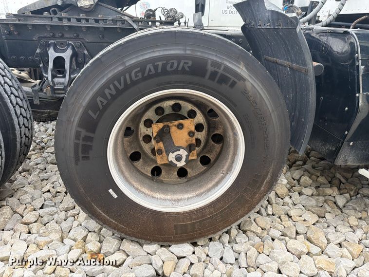 image for item YA3949 2020 Kenworth T680 semi truck