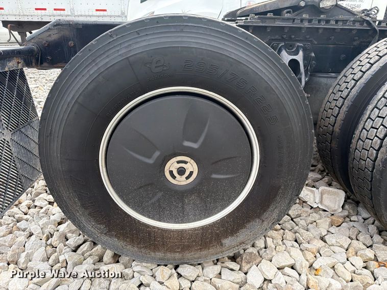 image for item YA3949 2020 Kenworth T680 semi truck