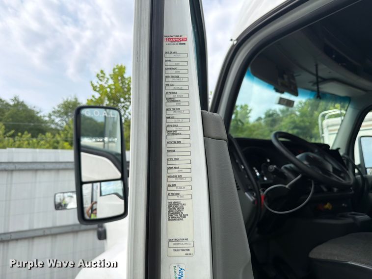 image for item YA3949 2020 Kenworth T680 semi truck