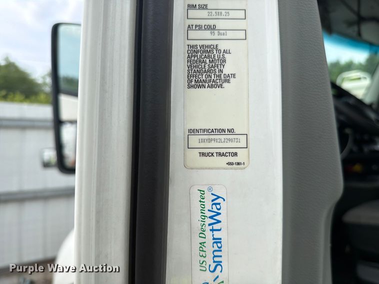 image for item YA3949 2020 Kenworth T680 semi truck