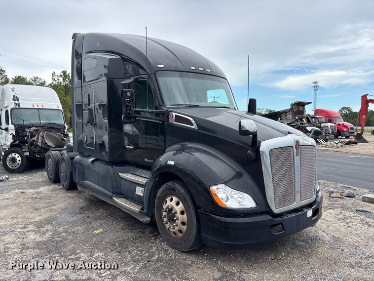 image for item YA3964 2019 Kenworth T680 semi truck
