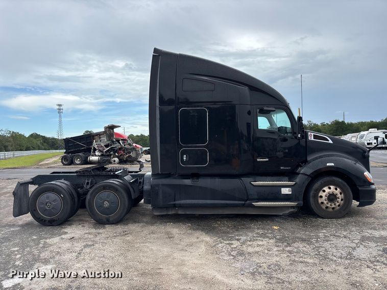 image for item YA3964 2019 Kenworth T680 semi truck