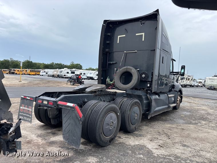 image for item YA3964 2019 Kenworth T680 semi truck