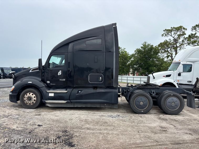 image for item YA3964 2019 Kenworth T680 semi truck