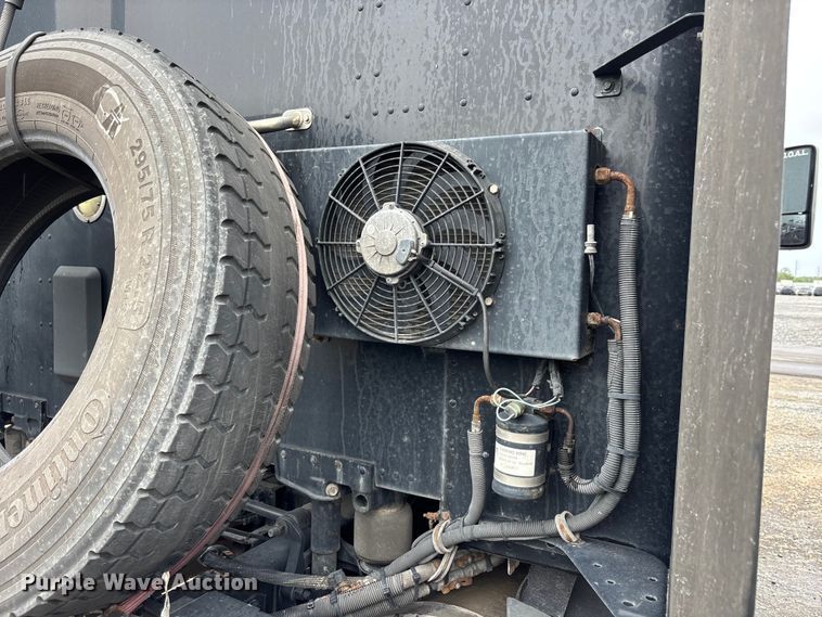 image for item YA3964 2019 Kenworth T680 semi truck