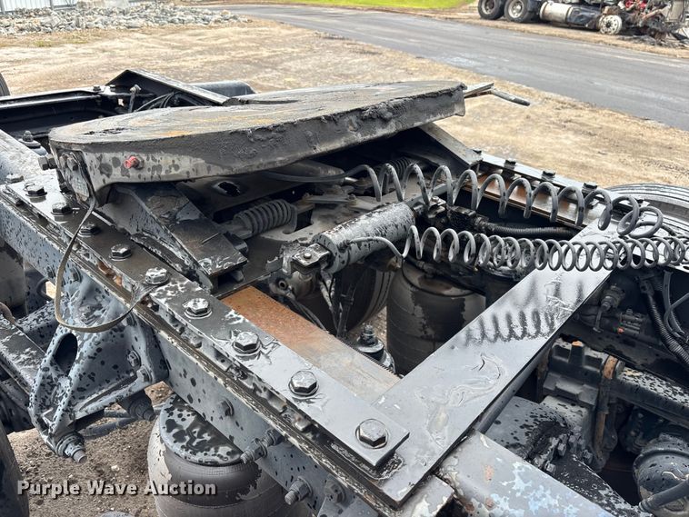 image for item YA3964 2019 Kenworth T680 semi truck
