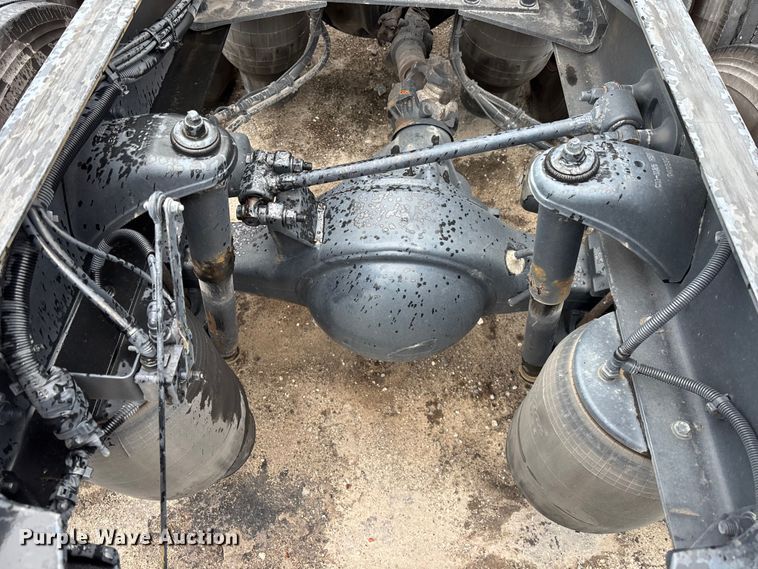 image for item YA3964 2019 Kenworth T680 semi truck