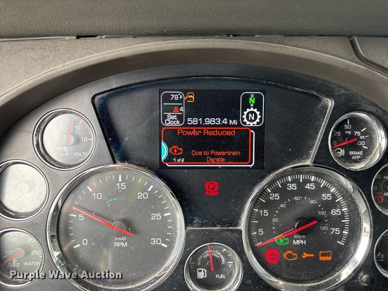 image for item YA3964 2019 Kenworth T680 semi truck