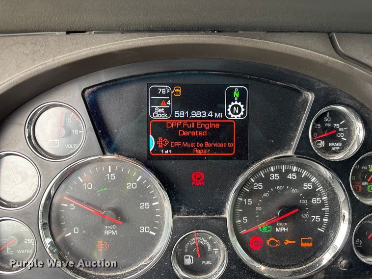 image for item YA3964 2019 Kenworth T680 semi truck
