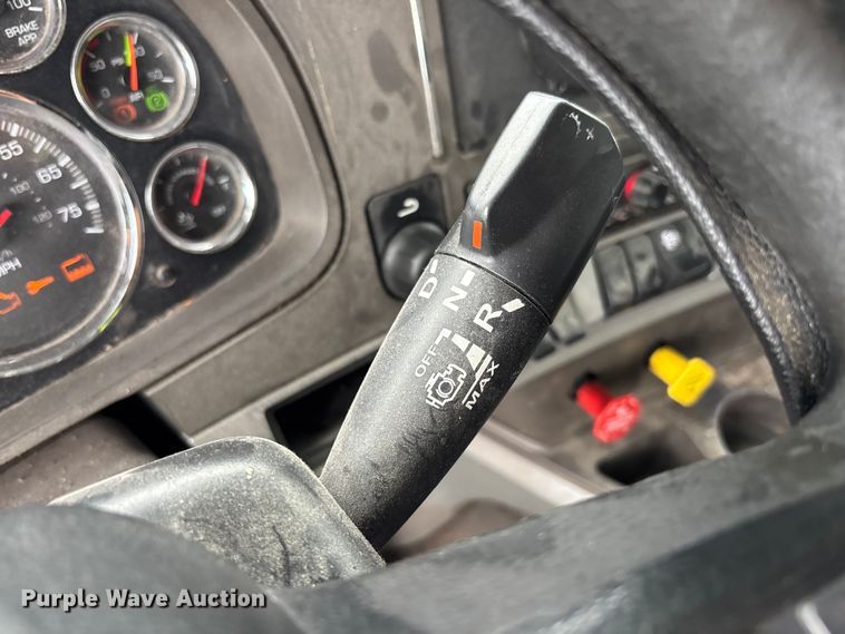 image for item YA3964 2019 Kenworth T680 semi truck