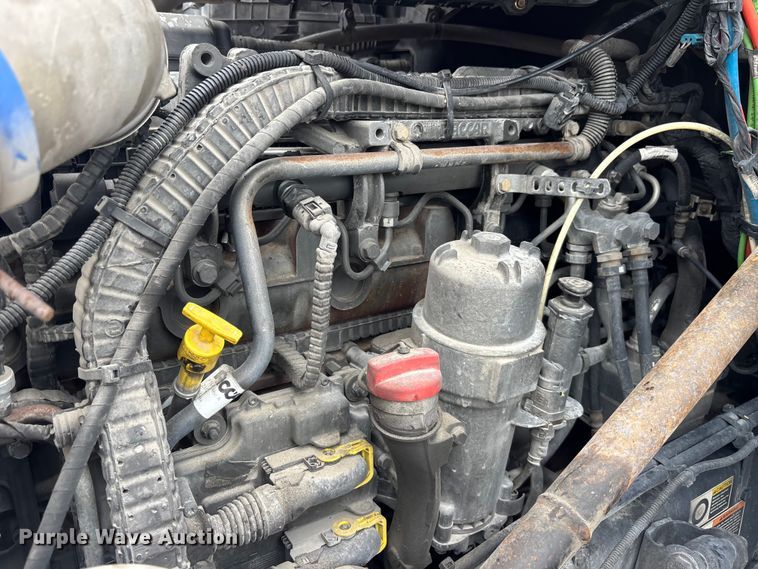 image for item YA3964 2019 Kenworth T680 semi truck