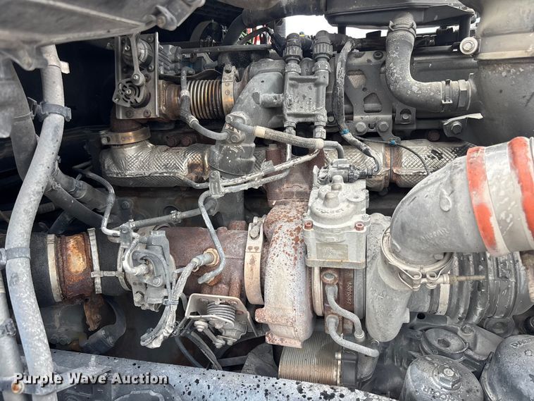 image for item YA3964 2019 Kenworth T680 semi truck