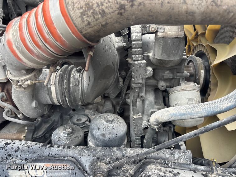image for item YA3964 2019 Kenworth T680 semi truck