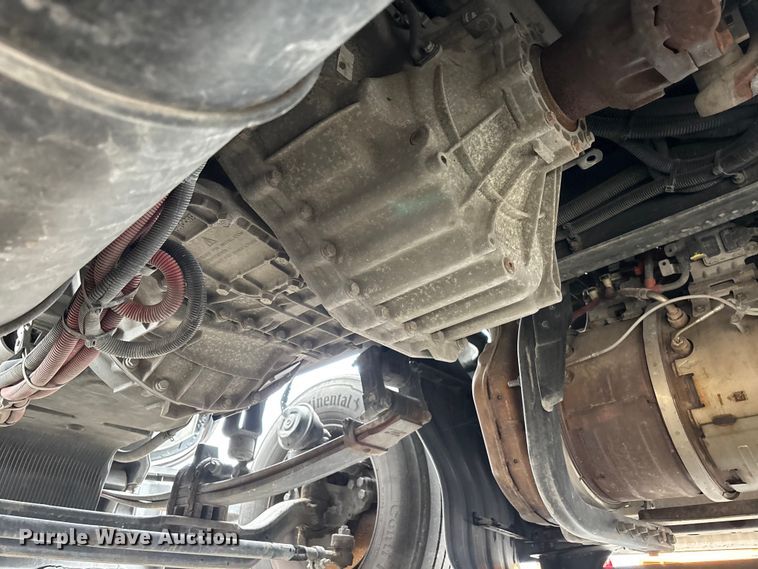 image for item YA3964 2019 Kenworth T680 semi truck