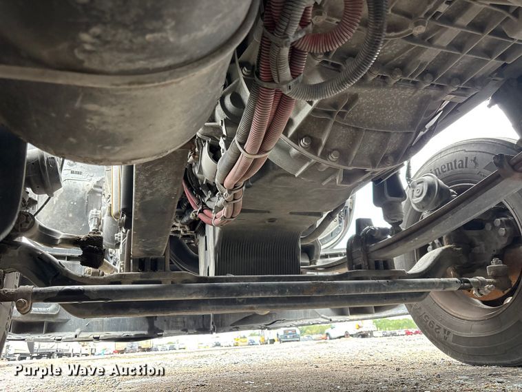 image for item YA3964 2019 Kenworth T680 semi truck