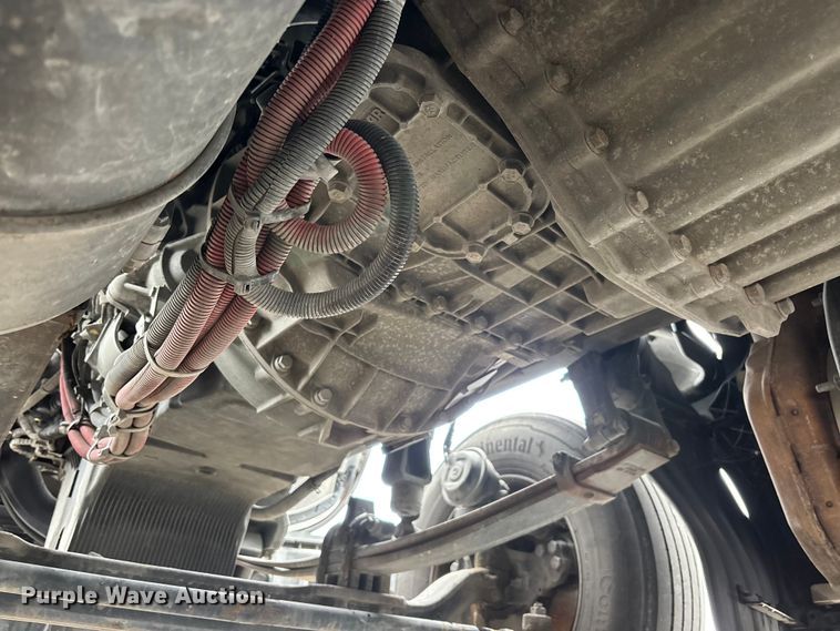 image for item YA3964 2019 Kenworth T680 semi truck