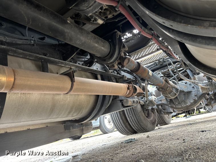 image for item YA3964 2019 Kenworth T680 semi truck