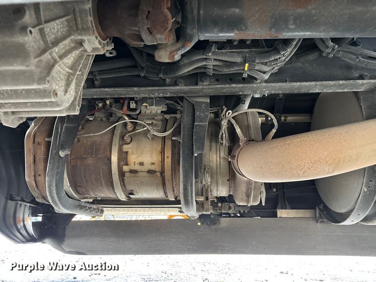 image for item YA3964 2019 Kenworth T680 semi truck