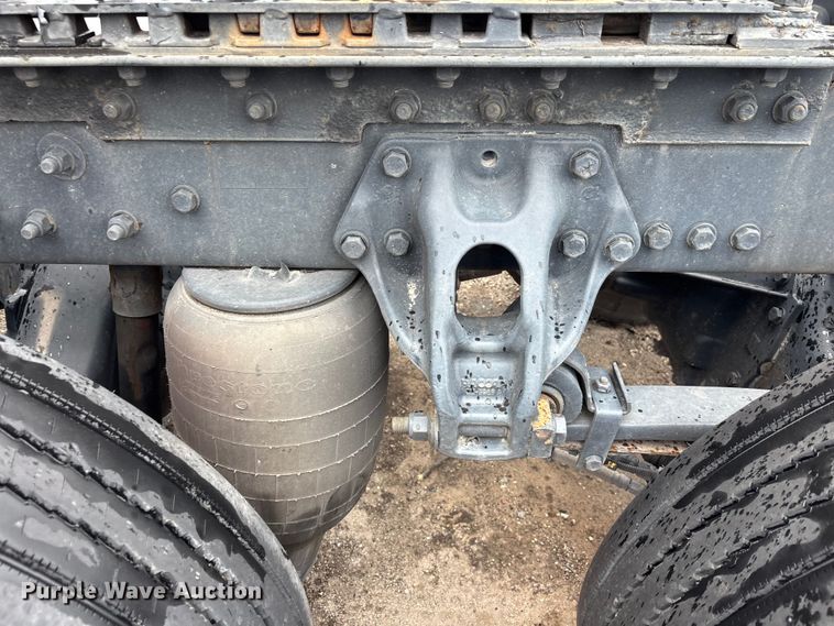 image for item YA3964 2019 Kenworth T680 semi truck