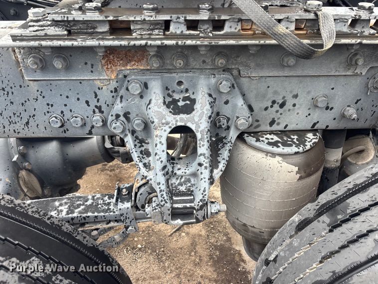 image for item YA3964 2019 Kenworth T680 semi truck