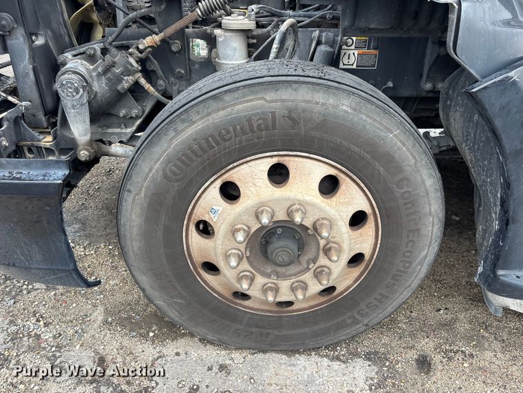 image for item YA3964 2019 Kenworth T680 semi truck