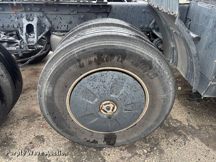 image for item YA3964 2019 Kenworth T680 semi truck