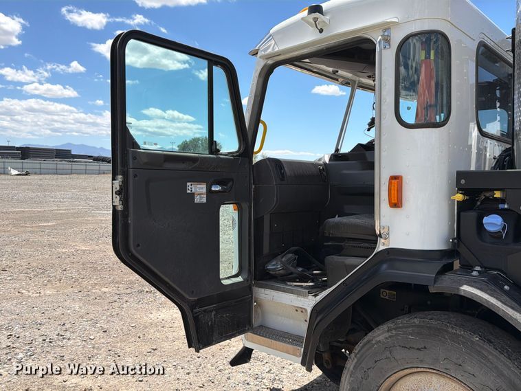 2026 Peterbilt 520