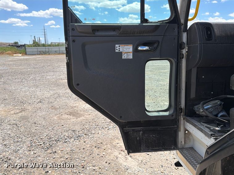 2026 Peterbilt 520