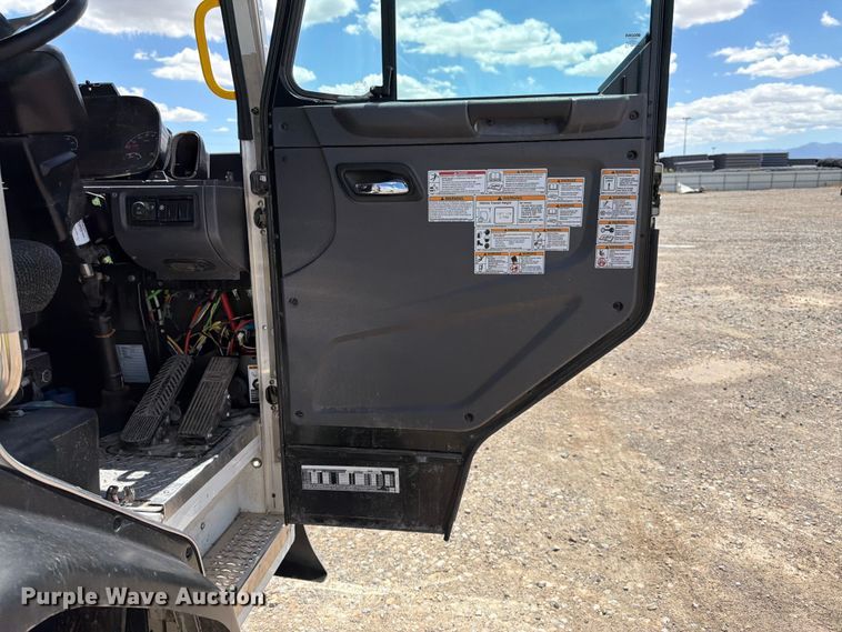 2026 Peterbilt 520