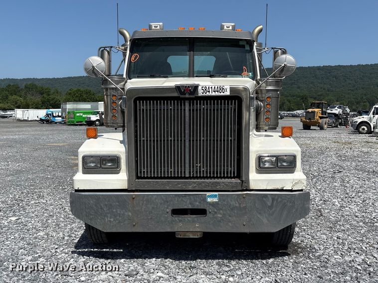 image for item YA4048 2021 Western Star 4900 semi truck