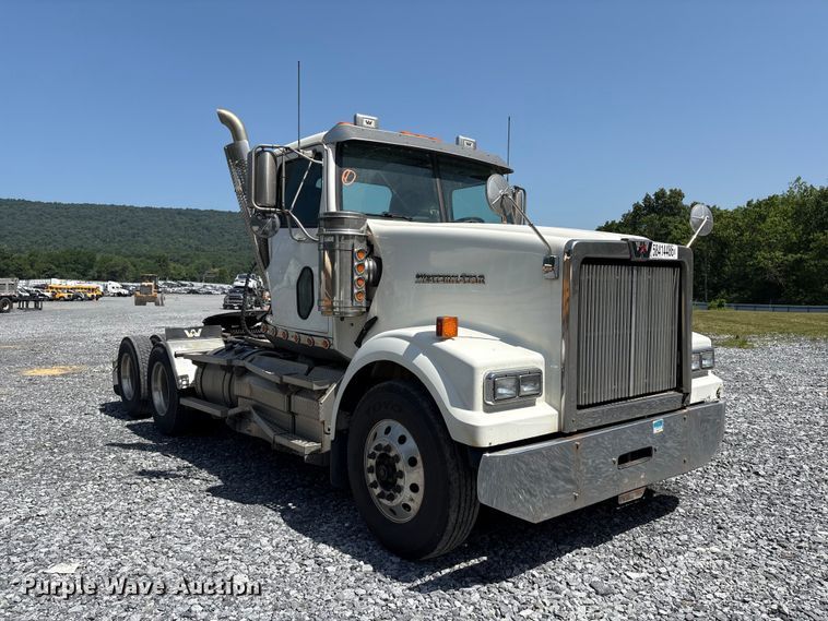 image for item YA4048 2021 Western Star 4900 semi truck