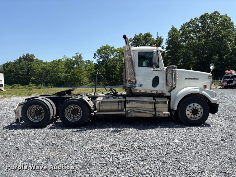image for item YA4048 2021 Western Star 4900 semi truck