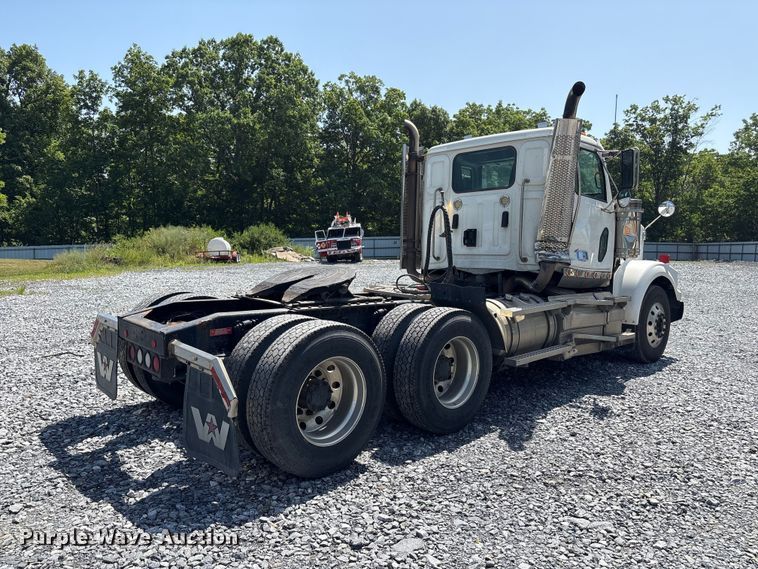 image for item YA4048 2021 Western Star 4900 semi truck