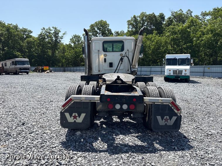 image for item YA4048 2021 Western Star 4900 semi truck