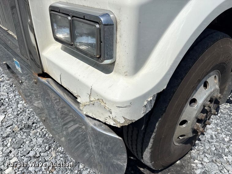 image for item YA4048 2021 Western Star 4900 semi truck
