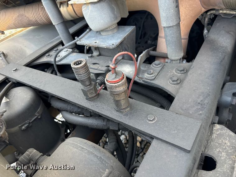 image for item YA4048 2021 Western Star 4900 semi truck
