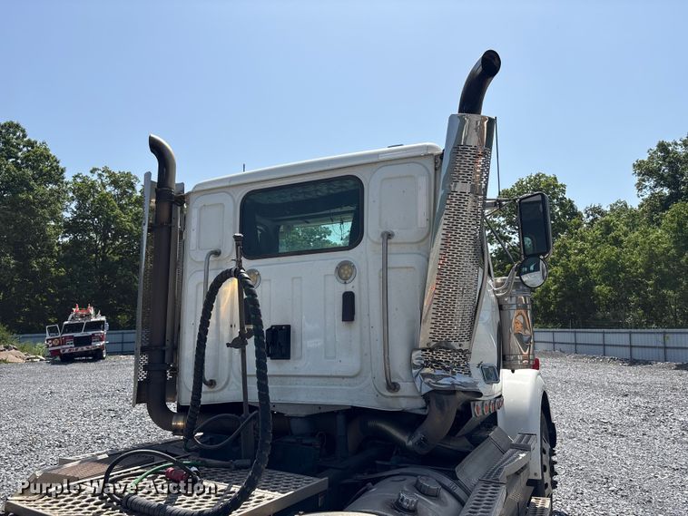 image for item YA4048 2021 Western Star 4900 semi truck