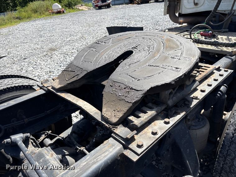 image for item YA4048 2021 Western Star 4900 semi truck