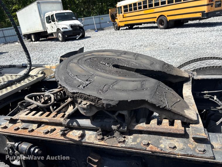image for item YA4048 2021 Western Star 4900 semi truck