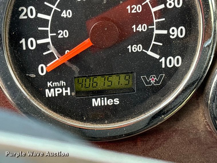 image for item YA4048 2021 Western Star 4900 semi truck