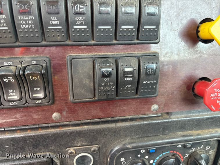 image for item YA4048 2021 Western Star 4900 semi truck