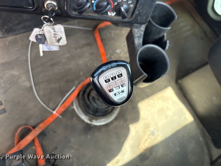 image for item YA4048 2021 Western Star 4900 semi truck