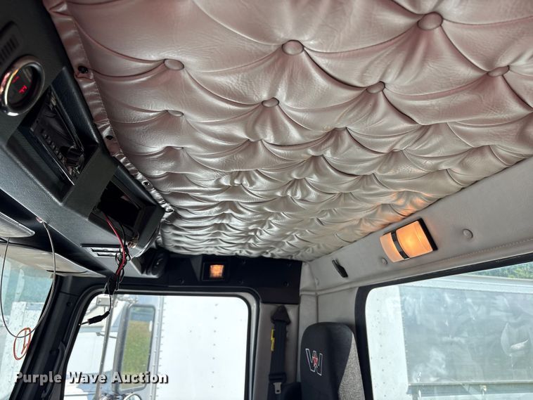 image for item YA4048 2021 Western Star 4900 semi truck