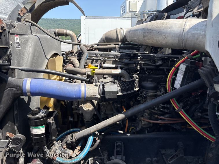 image for item YA4048 2021 Western Star 4900 semi truck