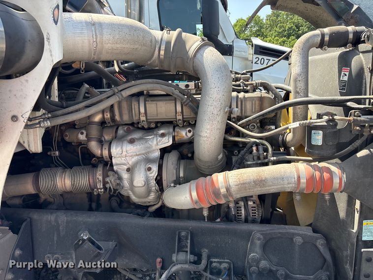 image for item YA4048 2021 Western Star 4900 semi truck